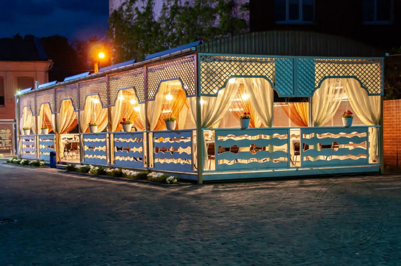 Antwo-Hotel Харков Екстериор снимка